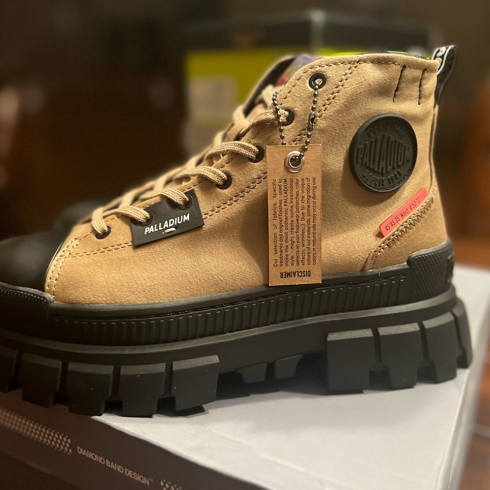 Palladium Revolt Hi Tx Tan and Black Boots Brand New